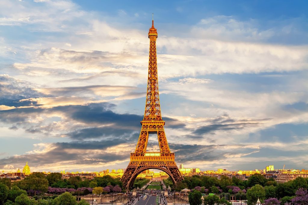 An image of the eiffel tower