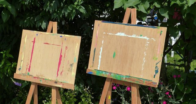 Easel 516957_1280 Aspect Ratio 640 340